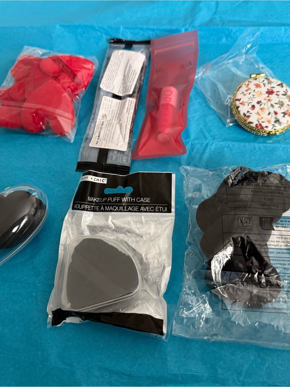 Heart Shaped Compact Mirror + Red Heart Accessories/ pic#1 - Picture 7 of 7
